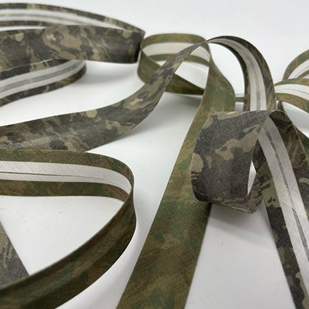 Skråbånd med camouflage print, grøn 