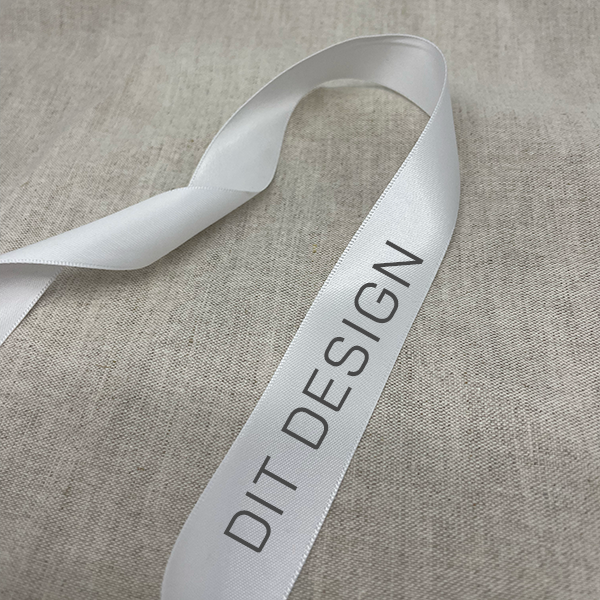 Polyester satin med eget design, 25 mm